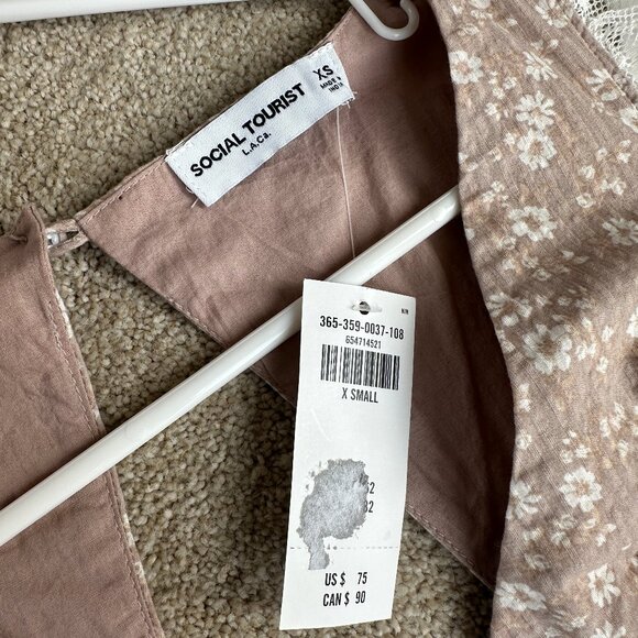 Hollister Social Tourist Dress - Picture 4 of 4